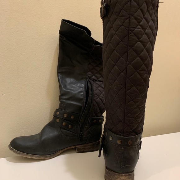 Boots - Picture 4 of 4